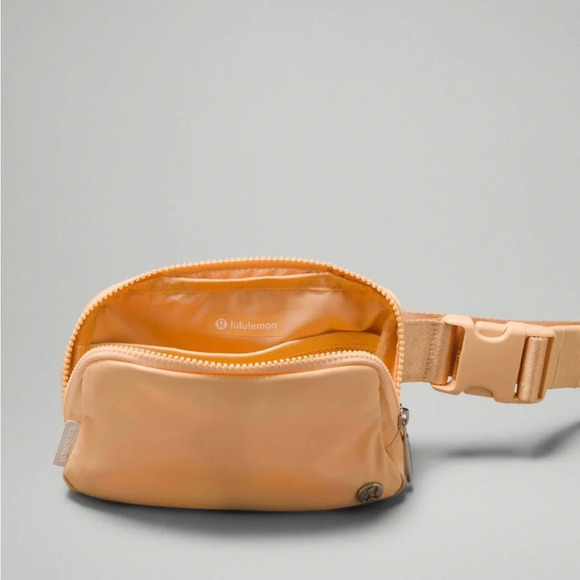 🆕 Lululemon Everywhere Belt Bag - Summer Glow - Picture 5 of 5